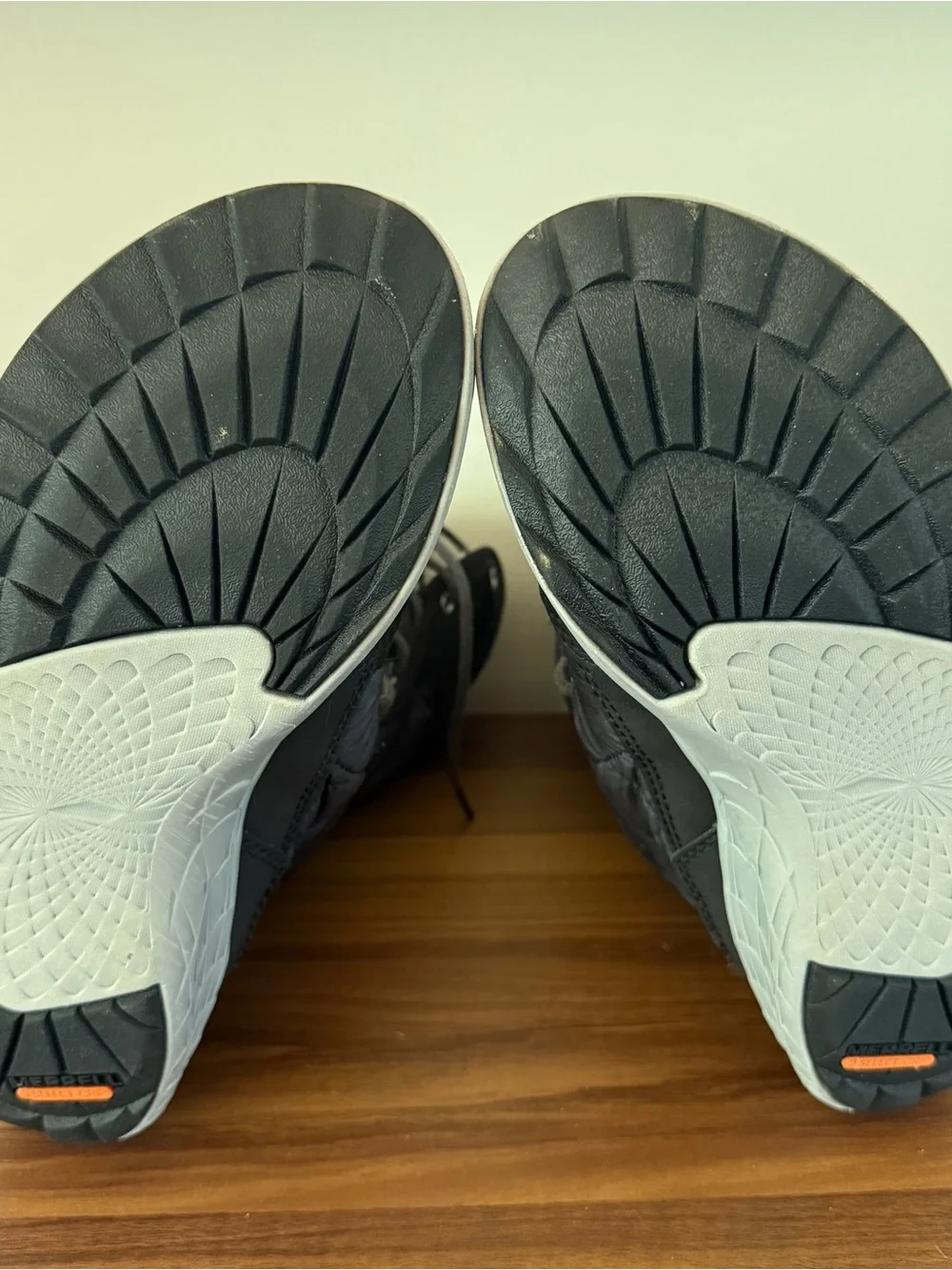 Merrell Black Quilted Lace-Up Winter Boots with Faux Fur lining